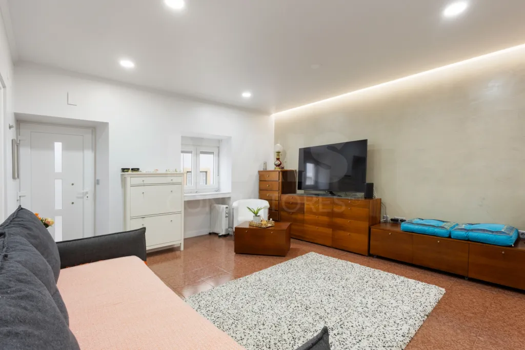 Andar de Moradia T2 Totalmente Remodelado a menos de 10 Minutos das Praias de Peniche