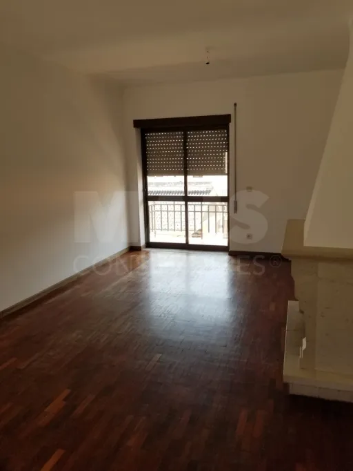 3 bedroom apartment with garage in Alcanena