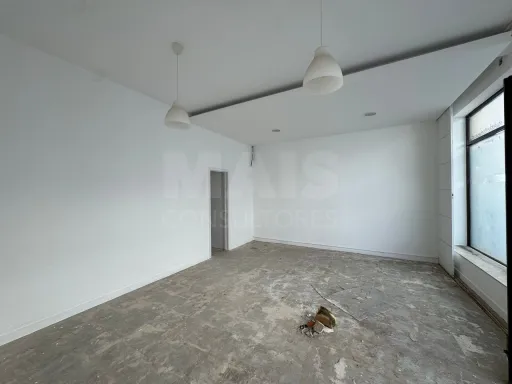 Commercial space near the beach in Peniche