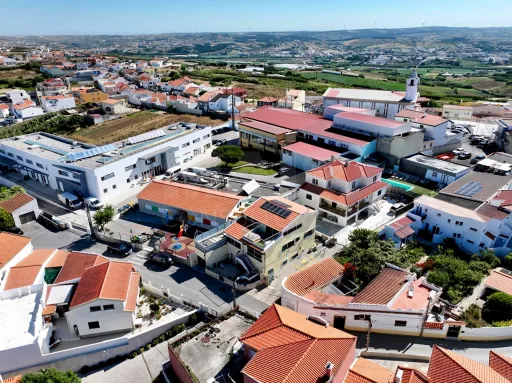 Ap. em Moradia T1 c/ Logradouro e Garagem ao nível de R/C