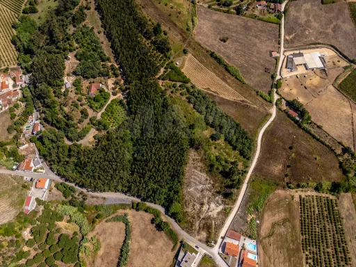Terreno urbanizável para construção de duas moradias, Rabissaca, Alenquer