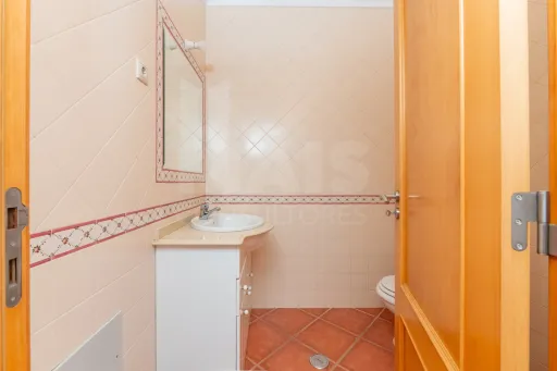 Apartamento T2 em Salvaterra de Magos com elevador, parqueamento e arrecadação