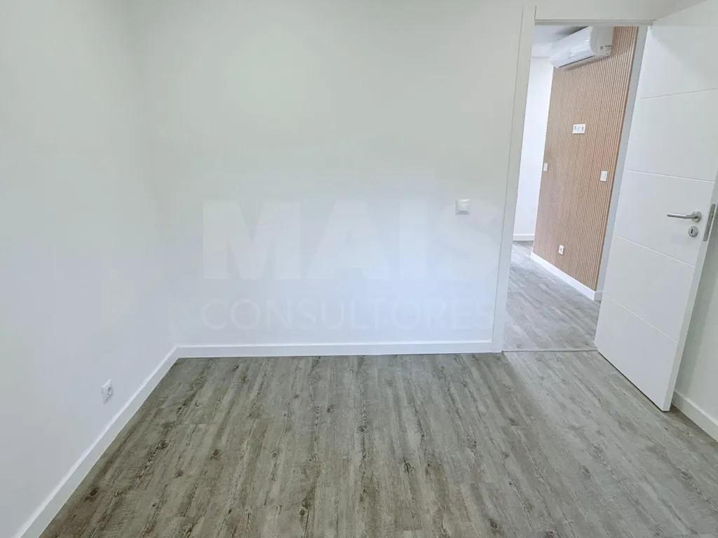 Apartamento T3 Renovado / Pontinha