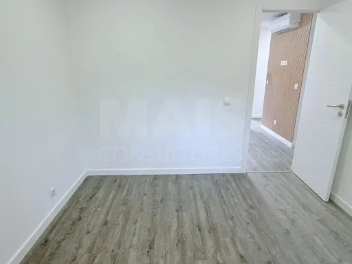 Apartamento T3 Renovado / Pontinha