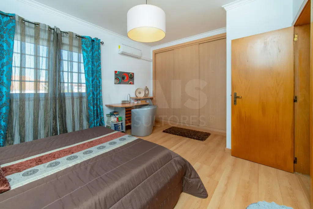 Moradia T2+2 totalmente remodelada com piscina aquecida no Porto Alto