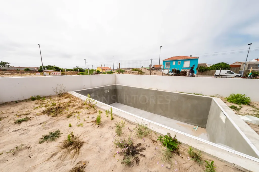 Modern New 3 Bedroom Villa with Pool in Ferrel