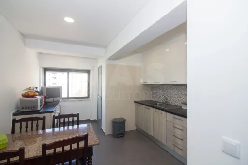 Apartamento T3 Renovado | Urbanização da Barrada – Carregado