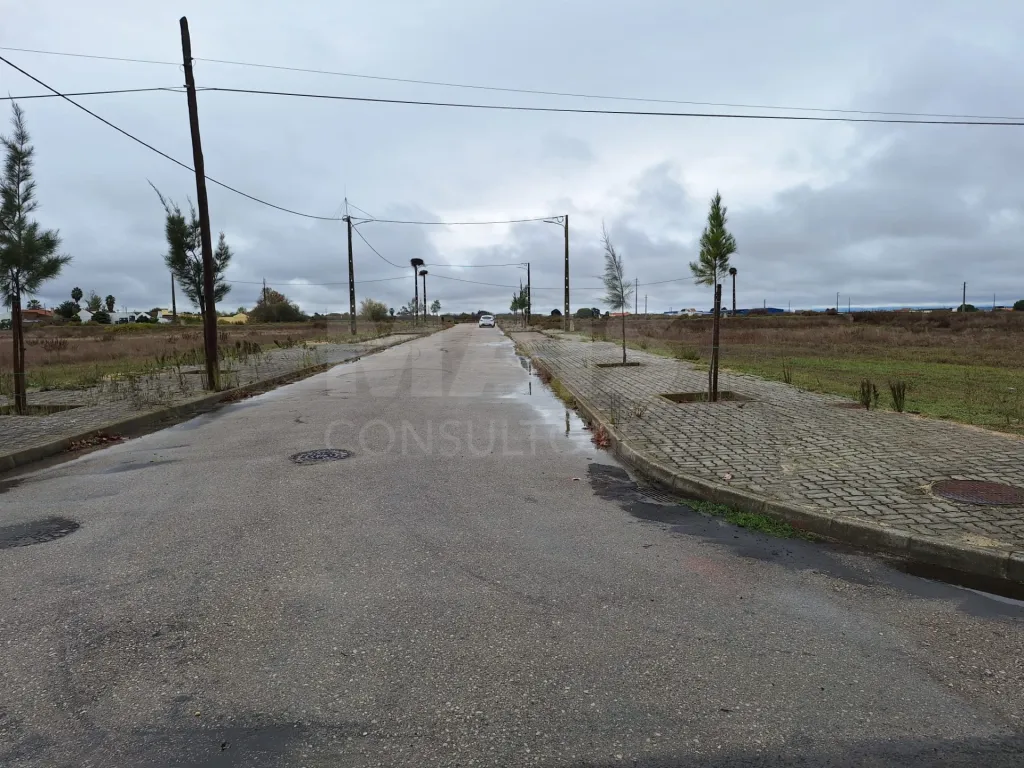 Terreno Urbano com 690m2 para construção de moradia até 2 pisos com garagem e anexo.