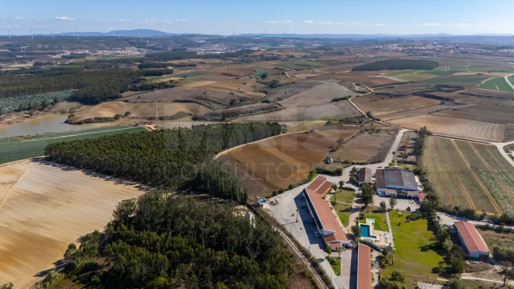 Parcela de terreno rústico de 2.350m2 em Atouguia da Baleia