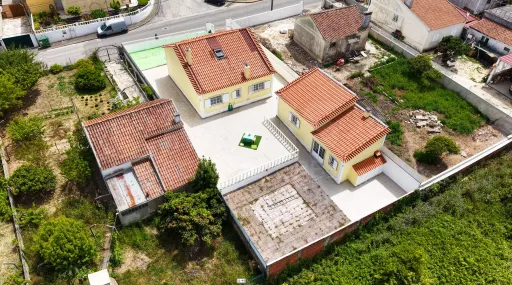 Moradia T2+1, em Sapataria, Sobral de Monte Agraço