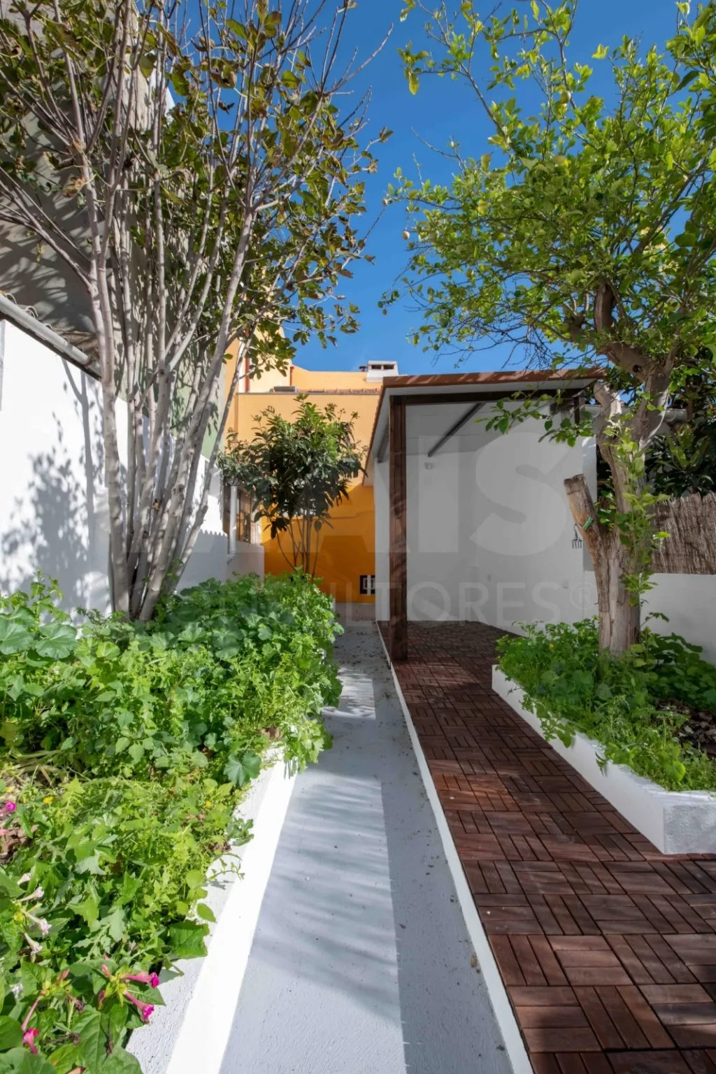 T2 em Alcântara com jardim e suíte