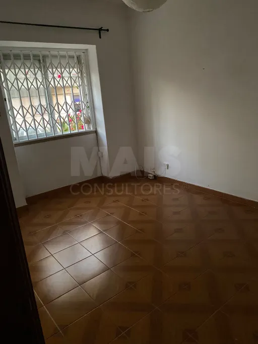 T2 c/ terraço (possibilidade de ser T3)
