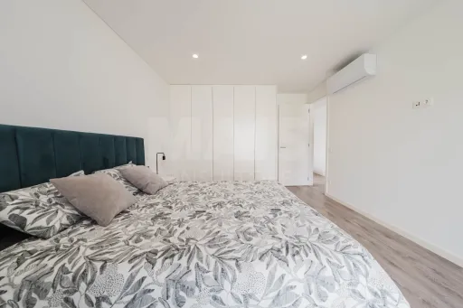 Apartamento T2 |Semi-novo | Varanda | Garagem Box |Atouguia da Baleia, Peniche