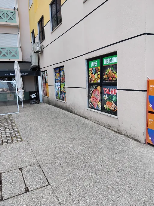 Trespasse de supermercado em Rio de Mouro