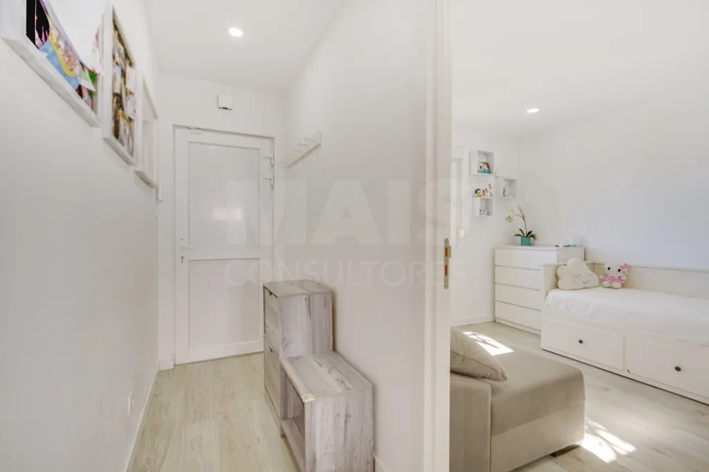 Moradia T2 Remodelada em Queluz