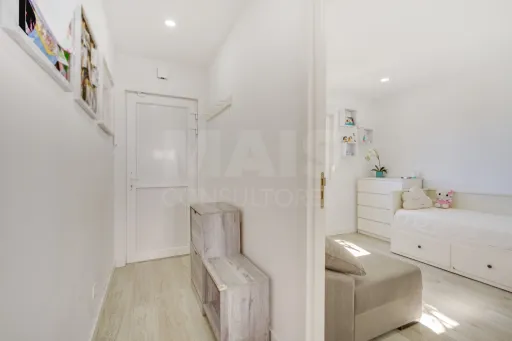 Moradia T2 Remodelada em Queluz