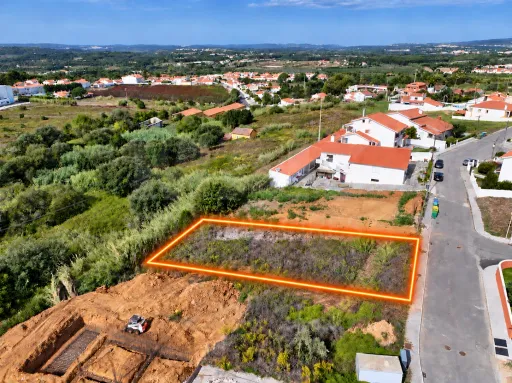 Lote Urbano para Moradia de 586 m2 | Gaeiras, Óbidos
