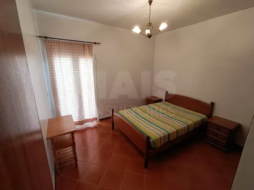 Moradia V2+1 isolada em Sítio das Lombas