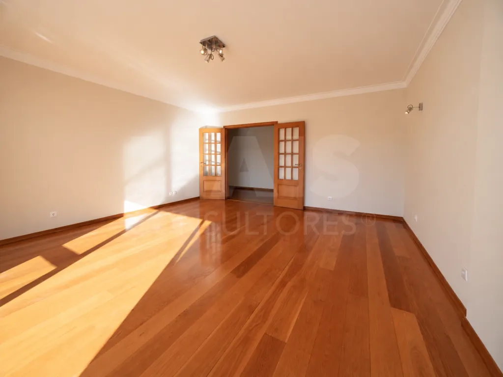 T2+1 em Condomínio Privado | 167 m² | 2 Lugares de Garagem | Jardim do Torel