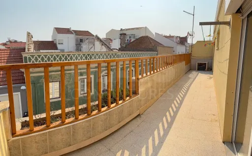 3+1 Bedroom Apartment in the Center of Peniche with Private Terrace and High Profitability
