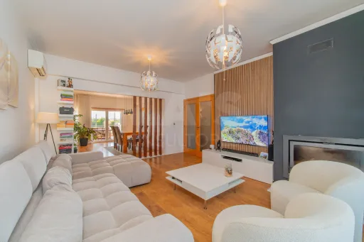 Moradia T3 totalmente remodelada no Condomínio Villas de Samorena em Samora Correia