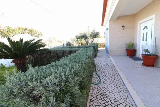 Moradia Térrea T4 Isolada, com Terreno e Garagem Samora Correia