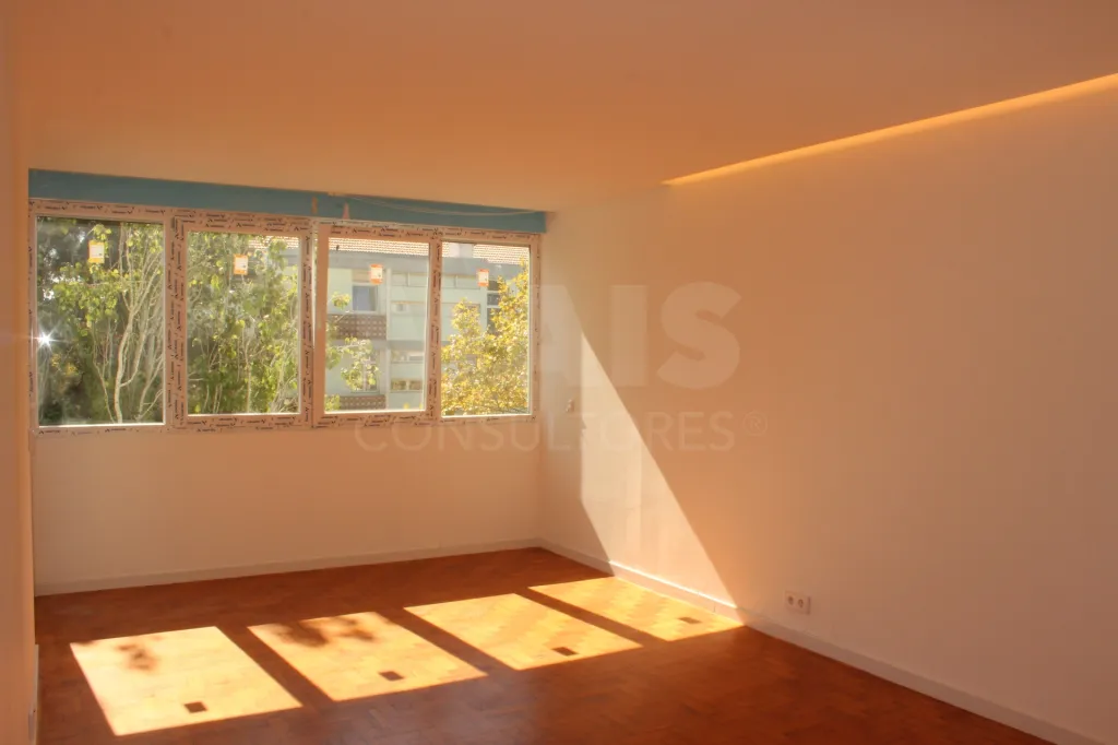 T3 remodelado na Parede: bairro tranquilo, a 10 minutos a pé da praia
