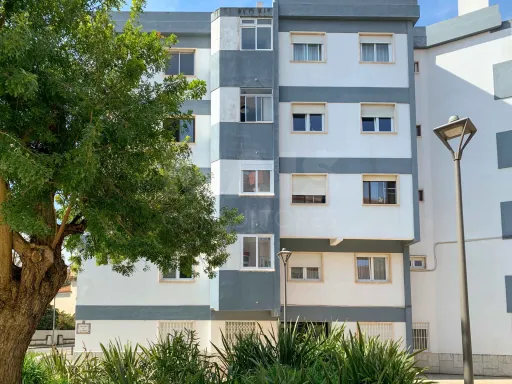 Apartamento T3 Remodelado no Centro de Oeiras | Elevador | 105 m² | Excelente Oportunidade