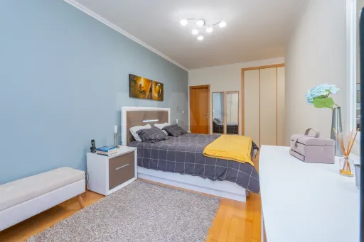 Apartamento T3 com box e vista rio em Vila Franca de Xira