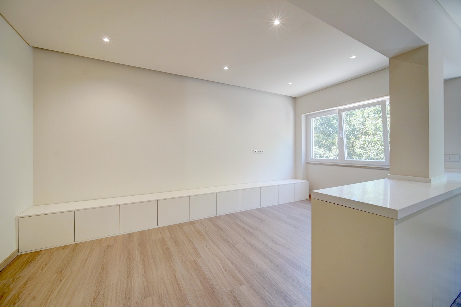 T4 em Queluz, TOTALMENTE Remodelado, com duas suítes