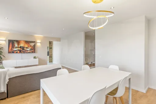 Top Floor | Fully Renovated 2-Bedroom Apartment | 2 Balconies | Unobstructed View