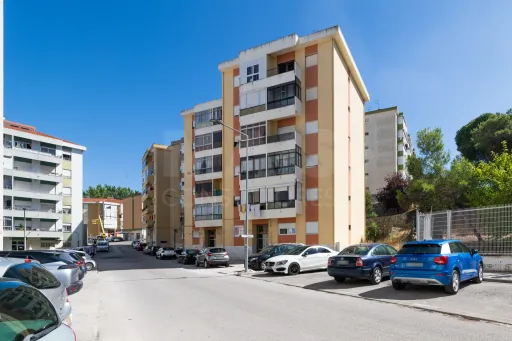 Fully Remodeled 1-Bedroom Apartment in Quinta da Lomba – Barreiro