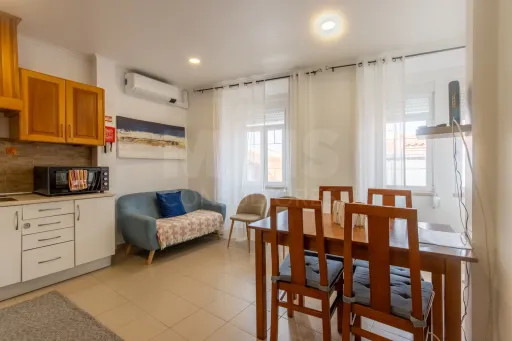Prédio com 2 apartamentos em AL em Peniche