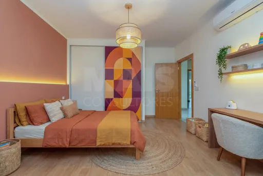 Moradia T4 térrea, semi-nova com terreno de 3500m2 em Salvaterra de Magos