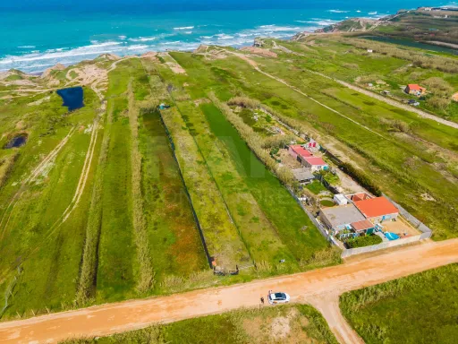 Terreno rústico com 2.760 m², localizado em zona privilegiada à beira-mar no Baleal.