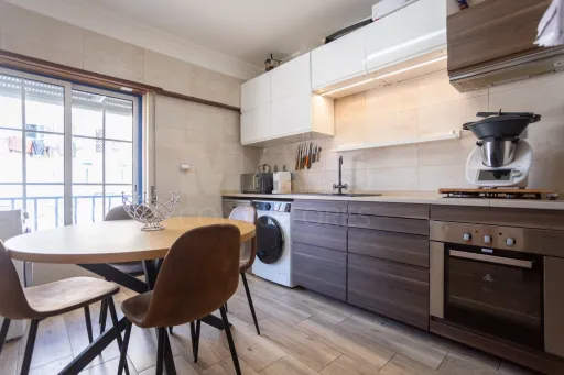 Apartamento T3 com arrecadação em Samora Correia