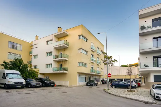Apartamento T3 Mobiliado | Famões - Urb. Courela dos Fornos