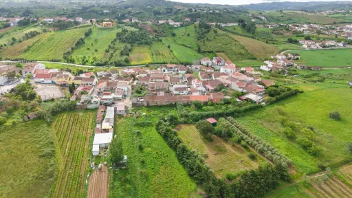 Moradia T2 para Remodelar – Pocariça, Olhalvo