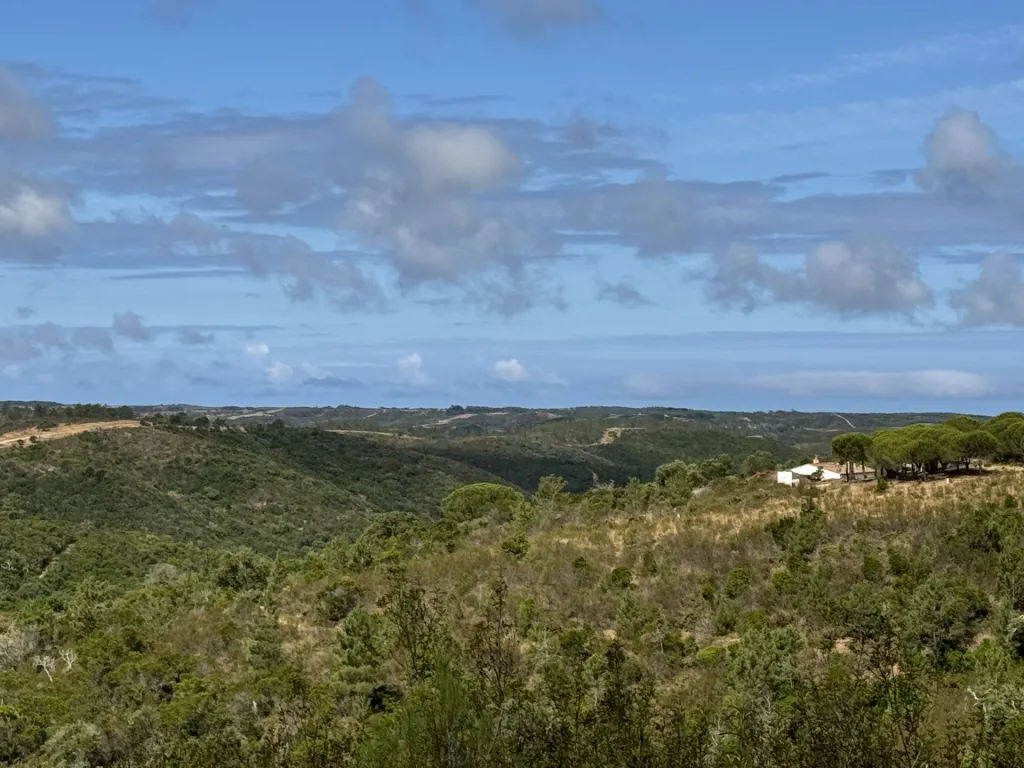 Moradia T3 no campo, perto de Lagos com 15 ha - Negociável