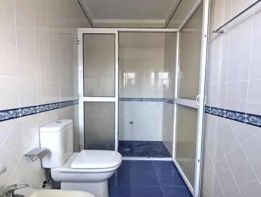 Moradia T6 - 5 min (Praia da Consolação)