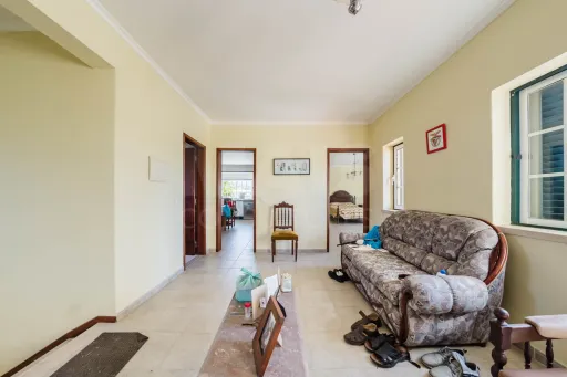 Moradia T3 inserida num terreno com 2516m2