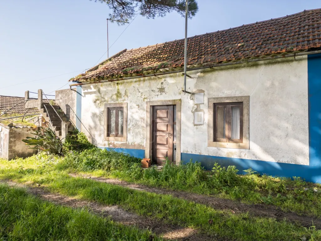 Oportunidade Única | Moradia com Terreno, Vista Aberta e Potencial de Valorização