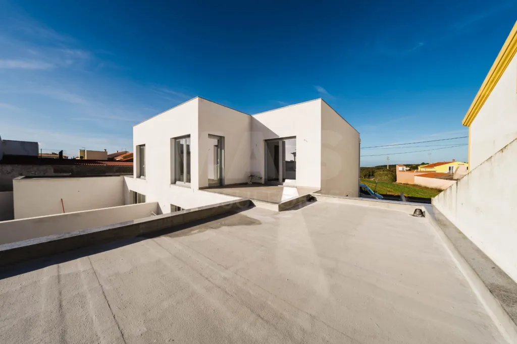 Moradia T4 com Garagem Logradouro e Jardim