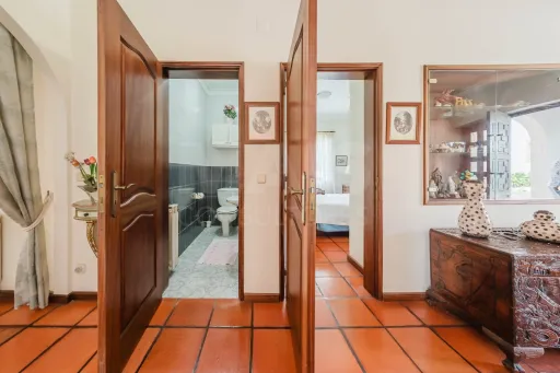 Propriedade única, a apenas 2 km de Alcobaça, com mais de 30.000 m² de terreno