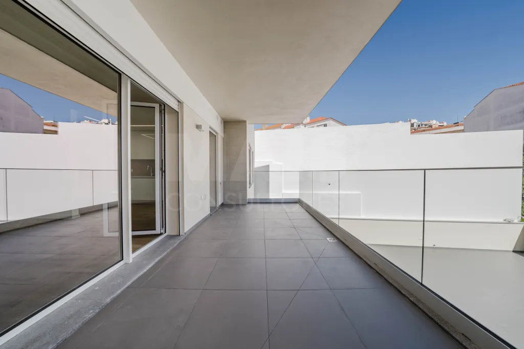 Apartamento T2 com 2 lugares de garagem