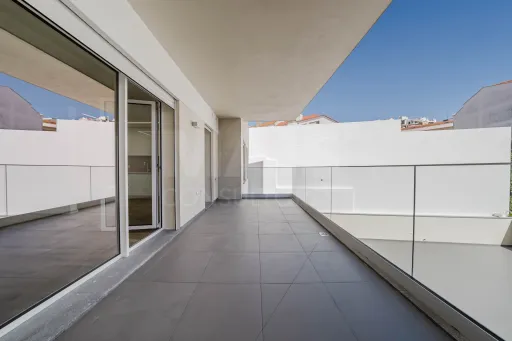 2 bedroom apartment with 2 parking spaces