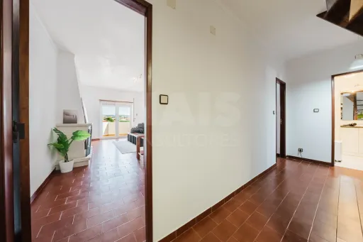 Apartamento T2 com Sótão e Varanda junto à Praia do Baleal