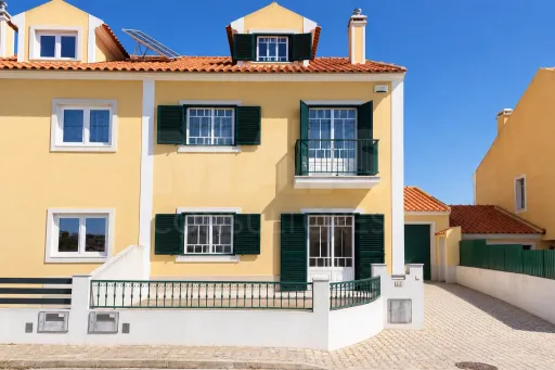 3-bedroom + 1 apartment, ready to move in | Enclosed garage, patio with barbecue, and just 5 minutes from the beaches!