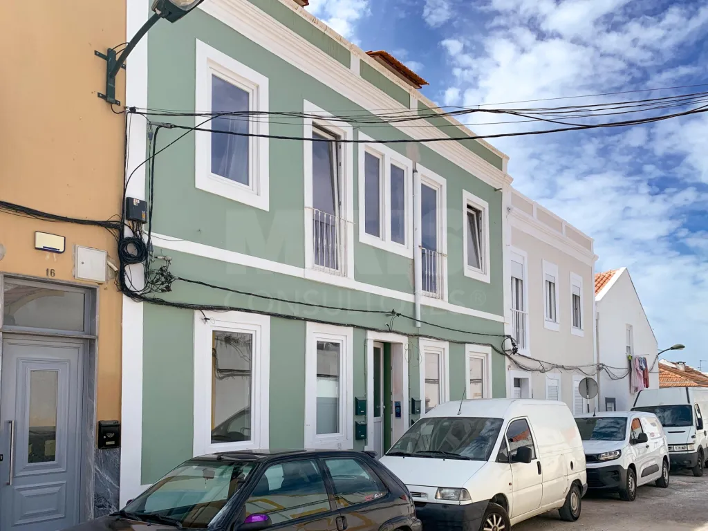 T2 Remodelado com Logradouro - MONTIJO