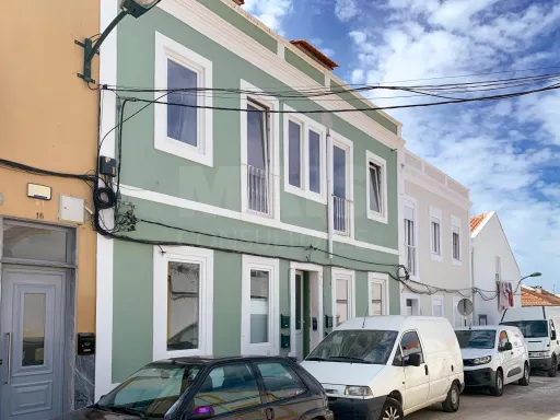T2 Refurbished with Patio - MONTIJO